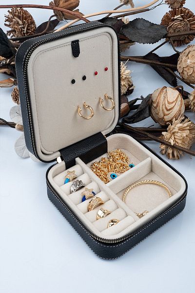 Gold Box Medium Jewelry, Travel and Jewelry box (Wooden Case and Leather) (15x15 Cm)