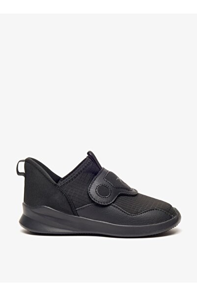 Dash Monotone Walking Slip-On Shoes