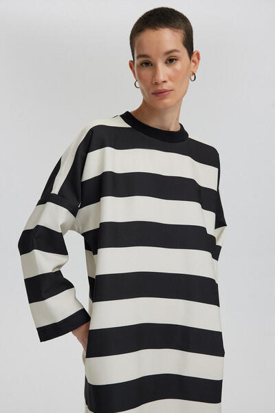 Touché Privé Φόρεμα κρεπ - Σχέδιο ριγέ