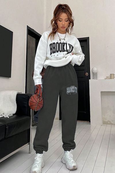 MODAGEN Antracit fehér Brooklyn nyomott nagyméretű női tréningruha szett - Crew Neck
