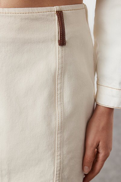 Trendyol Collection Mini ekrü bőr részletes farmerszoknya - TWOAW25ET00040