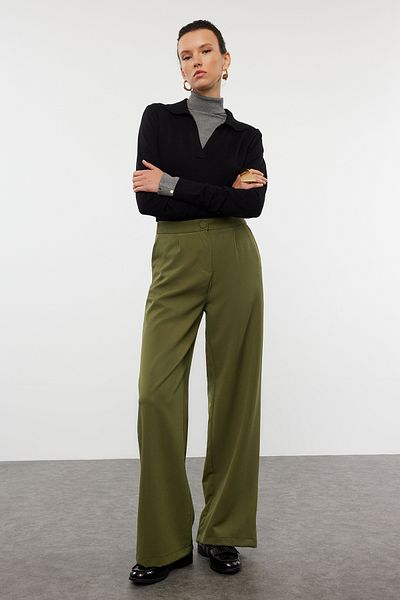 Trendyol Collection Khakifarbene Plisseehose mit weitem Bein – TWOSS21PL0189