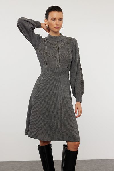 Trendyol Collection Šedé mini úpletové šaty s krajkou TWOAW22EL0011