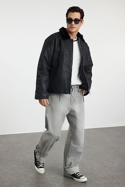 Trendyol Collection Χειμερινό παλτό από συνθετικό δέρμα - Μαύρο κανονική εφαρμογή, γιακάς γούνας TMNAW25MO00020