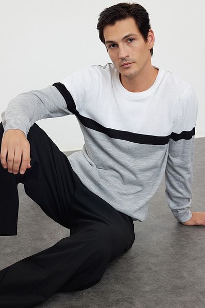 Trendyol Collection Трикотажен пуловер с плътно деколте в цвят екрю - Tmnaw21Kz1793