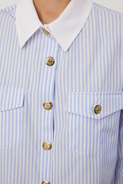 Trendyol Collection Cămașă albastră cu dungi cu detaliu de nasturi metalici - Design cu decolteu și mâneci, potrivire obișnuită TWOAW25GO00023