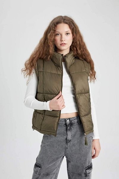 DeFacto Water Repellent Zippered Quilted Puffer Vest - A0979Ax23Au
