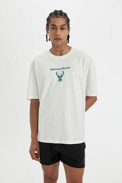 DeFacto Fit Nba Milwaukee Bucks Oversize Fit Crew Neck Short Sleeve 100% Cotton T-shirt Z4666az23sp
