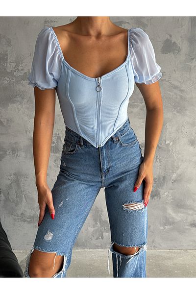 QUTTA Baby Blue γυναικεία Crop μπλούζα - σιφόν μανίκι και κοντή φούστα με φερμουάρ