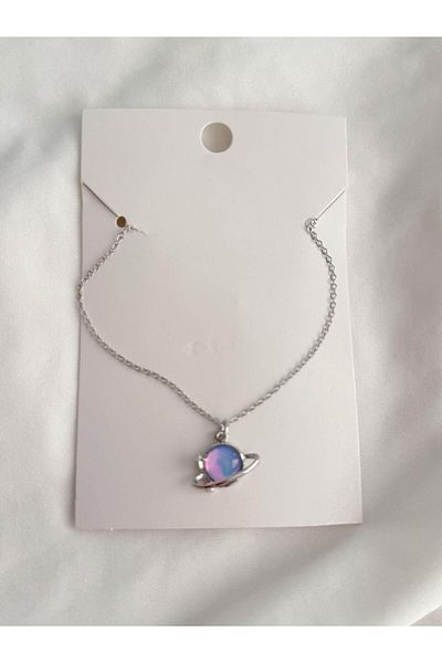 Planet Butik قلادة زحل الوردية المستوردة - فضية اللون وسلسلة