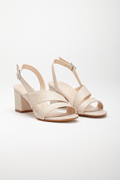 LİLLA Kadın Kısa Topuklu Günlük Ayakkabı