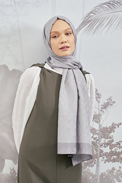 ARMANDA شال بنمط مونوغرام على شكل رقعة الشطرنج - شال بنمط مونوغرام