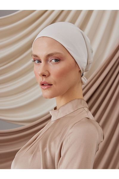 Femple Modest غطاء رأس مبطن بالساتان بلون عاجي