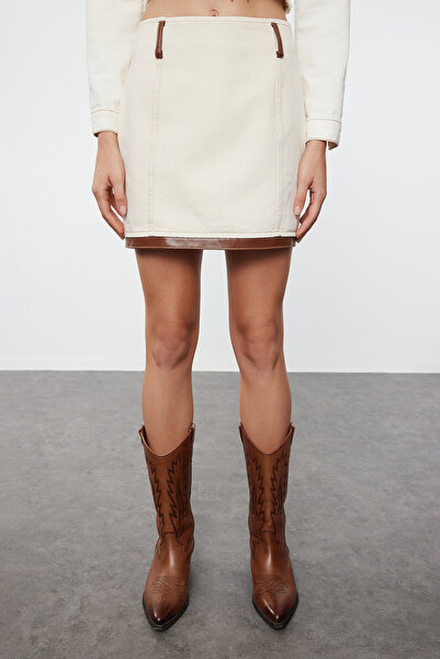 Trendyol Collection Mini ekrü bőr részletes farmerszoknya - TWOAW25ET00040