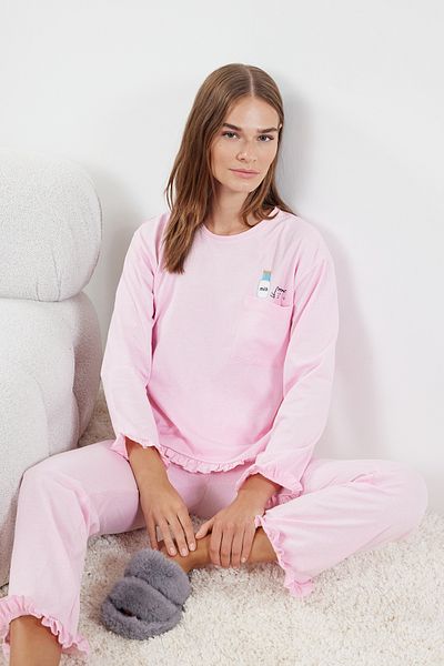 Trendyol Collection Σετ πιτζάμες με στάμπα ανοιχτό ροζ - Λεπτομέρεια με τσέπη και βολάν, Thmaw25pt00019