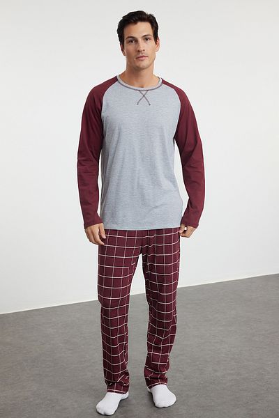 Trendyol Collection Dunkelburgunderrotes, kariertes Strick-Pyjama-Set für Herren aus 100 % Baumwolle mit regulärer Passform und Raglanärmeln THMAW21PT0879