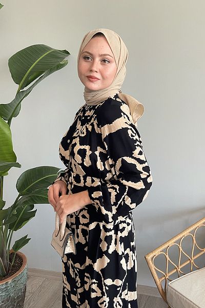 InStyle فستان منقوش بالزهور باللون البيج