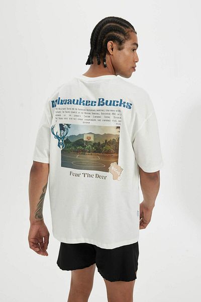 DeFacto Fit Nba Milwaukee Bucks Oversize Fit Crew Neck Short Sleeve 100% Cotton T-shirt Z4666az23sp