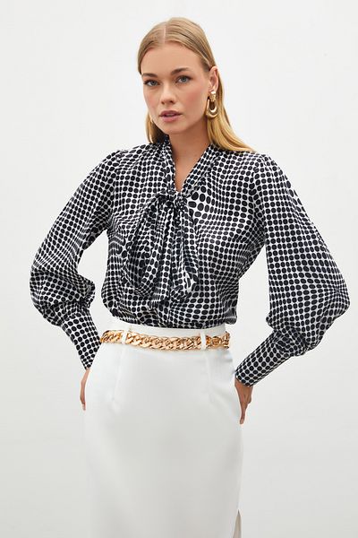 Sateen قميص أسود منقوش مع وشاح