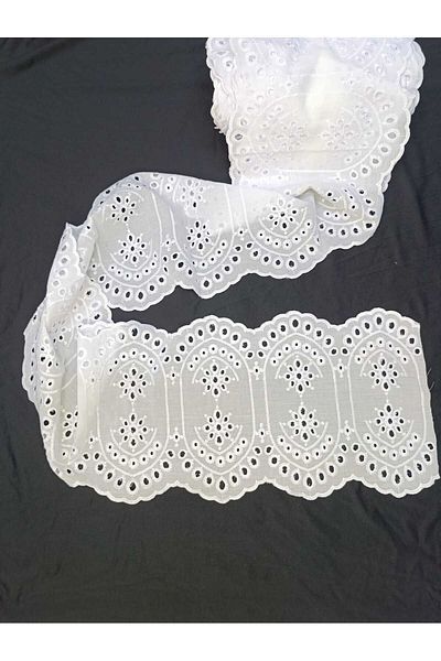 ÖZPAŞ TEKSTİL VE AKSESUAR Scallop 21 cm White Drop Flowering Length 2 Meters Dir