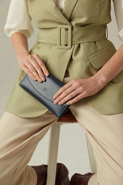 HELMBROOK Ashley Women - Portofel din piele albastru cu fermoar cu protecție RFID