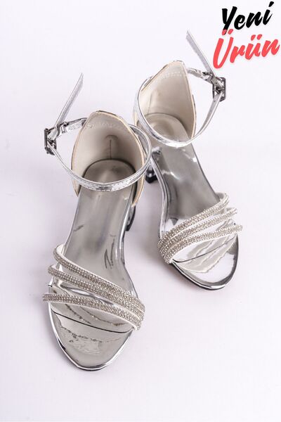 Pabrik موسم جديد من الأحذية الفضية ذات الثلاثة أشرطة مع تفاصيل حجرية وكعب شفا...