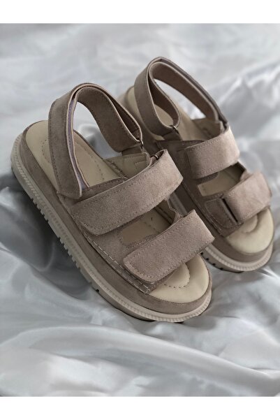 Hg Ayakkabı صندل Hennna من جلد الغزال باللون البيج مع شريط فيلكرو مرتفع