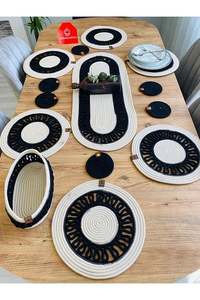 ModaCardin Σετ 14 τεμαχίων από γιούτα Wicker American Service Charging - Runner, Basket και ποτηροθήκη