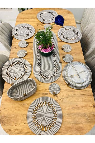 ModaCardin Σετ 14 τεμαχίων από γιούτα Wicker American Service Charging - Runner, Basket και ποτηροθήκη