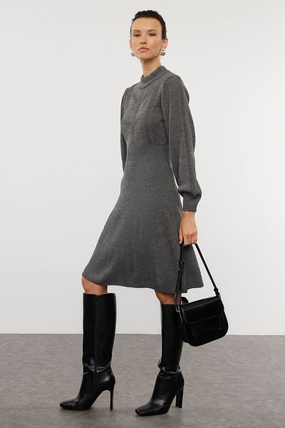 Trendyol Collection Šedé mini úpletové šaty s krajkou TWOAW22EL0011