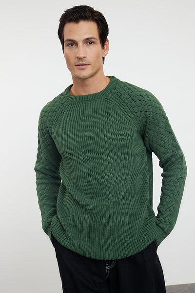 Trendyol Collection Khakifarbener, strukturierter Pullover mit normaler Rundhalsausschnitt TMNAW20KZ0020