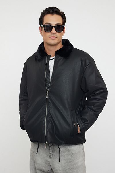 Trendyol Collection Χειμερινό παλτό από συνθετικό δέρμα - Μαύρο κανονική εφαρμογή, γιακάς γούνας TMNAW25MO00020