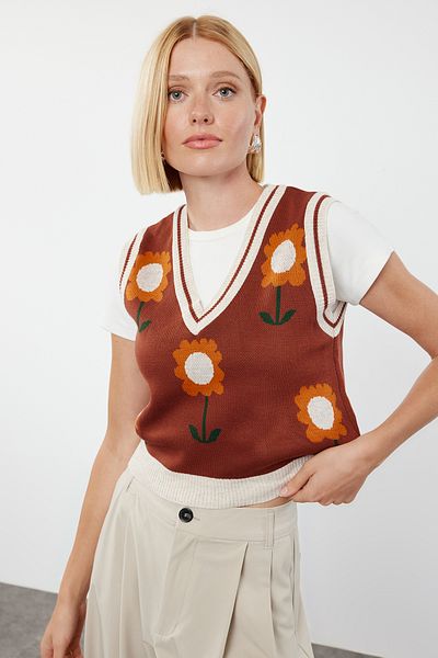 Trendyol Collection Dlaždicový pletený svetr s květinovým vzorem s výstřihem do V - TWOAW22BZ0024