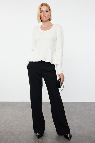 Trendyol Collection М'який трикотажний светр з текстурою екрю TWOAW25KZ00027