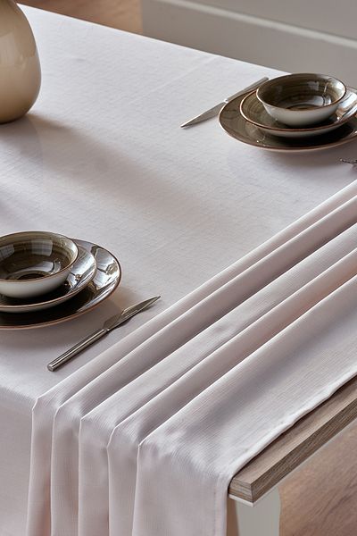 Doqu Home Fata de Masa Grad 140x240cm - Crem
