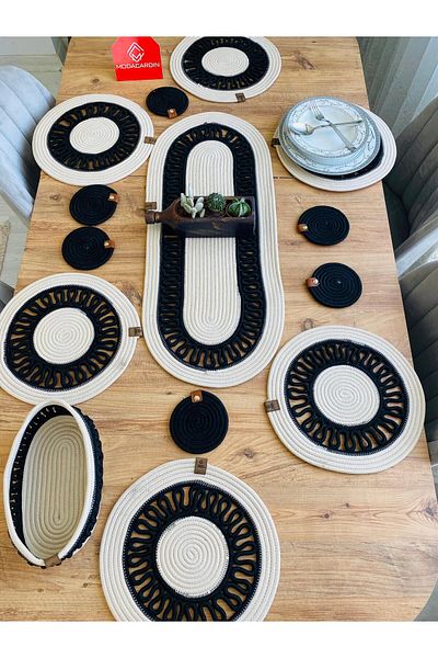 ModaCardin Σετ 14 τεμαχίων από γιούτα Wicker American Service Charging - Runner, Basket και ποτηροθήκη