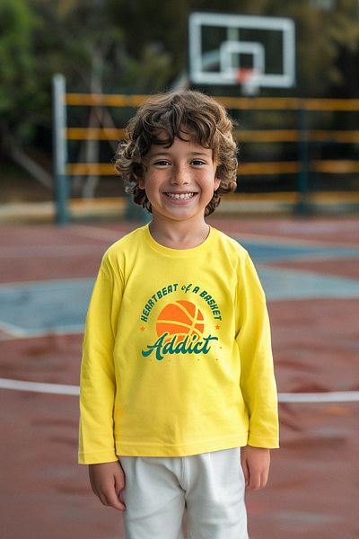 TRENDYOLKIDS تي شيرت قطني منقوش باللون الأصفر للأولاد برقبة دائرية - TKDAW25TS00009
