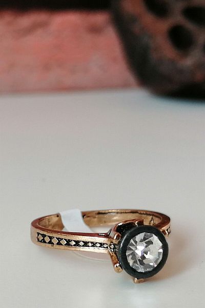 Esra Pamir Single Stone Diamond Mounted Ring