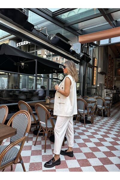 Zübeyde Sayın بدلة مخططة