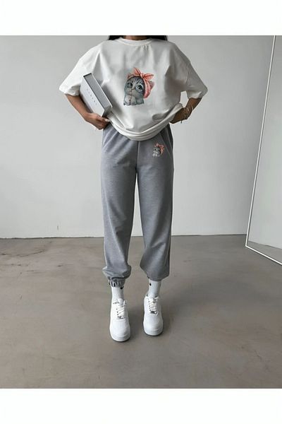 MUFFS STORE COPY - Сладка котка, бяла тениска, сиви спортни панталони, джоггер - горен комплект анцуг с кръгла яка