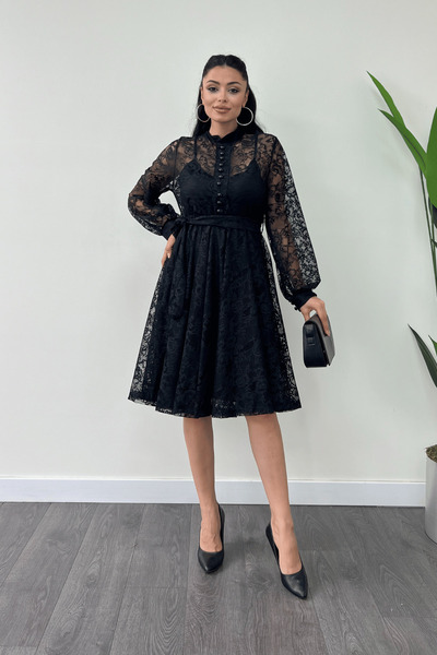 giyimmasalı Rochie mini din dantela neagra - Detaliu nasturi