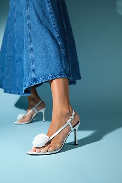 LuviShoes AISNE Beyaz Saten Çiçekli Şeffaf Kadın İnce Topuklu Ayakkabı