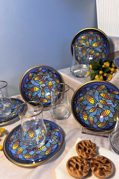 DECOSTYLE 12 Piece Patterned Matte Gold Tea Set with Ceramic Plate