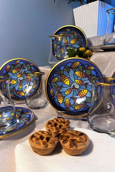 DECOSTYLE 12 Piece Patterned Matte Gold Tea Set with Ceramic Plate