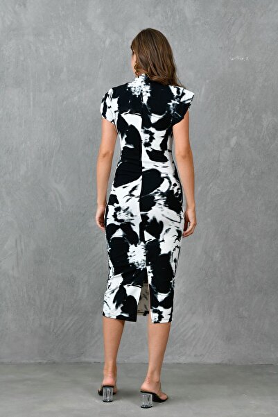 bayansepeti Dijital Baskılı Sandy Kumaş Dik Yaka Yırtmaç Detaylı Vatkalı Kolsuz Midi Abiye Elbise 12271