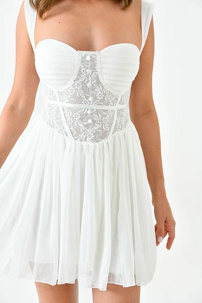 lovebox Rochie mini albă - design guipur, suport pentru piept, cu șireturi și fără spate 105