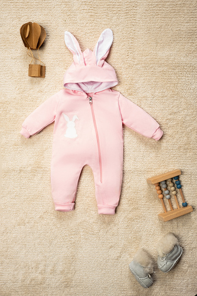 Mai Perla بذلة أذن مطرزة على شكل أرنب