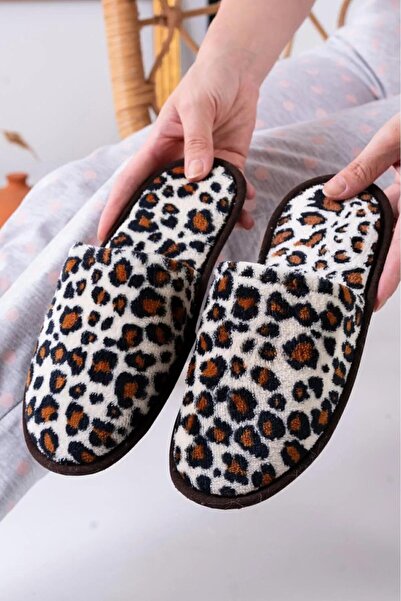 FUGA MODA Παντόφλες εσωτερικού χώρου Alice White Tan με πουά και κλειστό μπροστινό μέρος