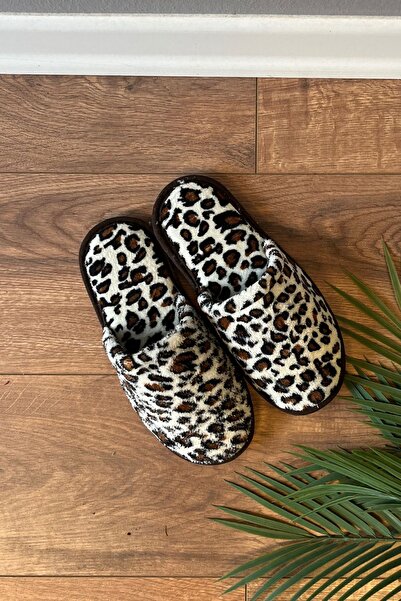 FUGA MODA Παντόφλες εσωτερικού χώρου Alice White Tan με πουά και κλειστό μπροστινό μέρος