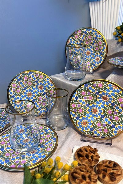 DECOSTYLE 12 Piece Patterned Matte Gold Tea Set with Ceramic Plate